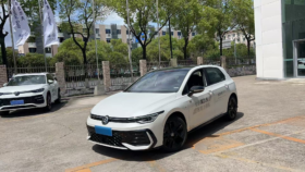 Volkswagen Golf 2025 300TSI R-Line